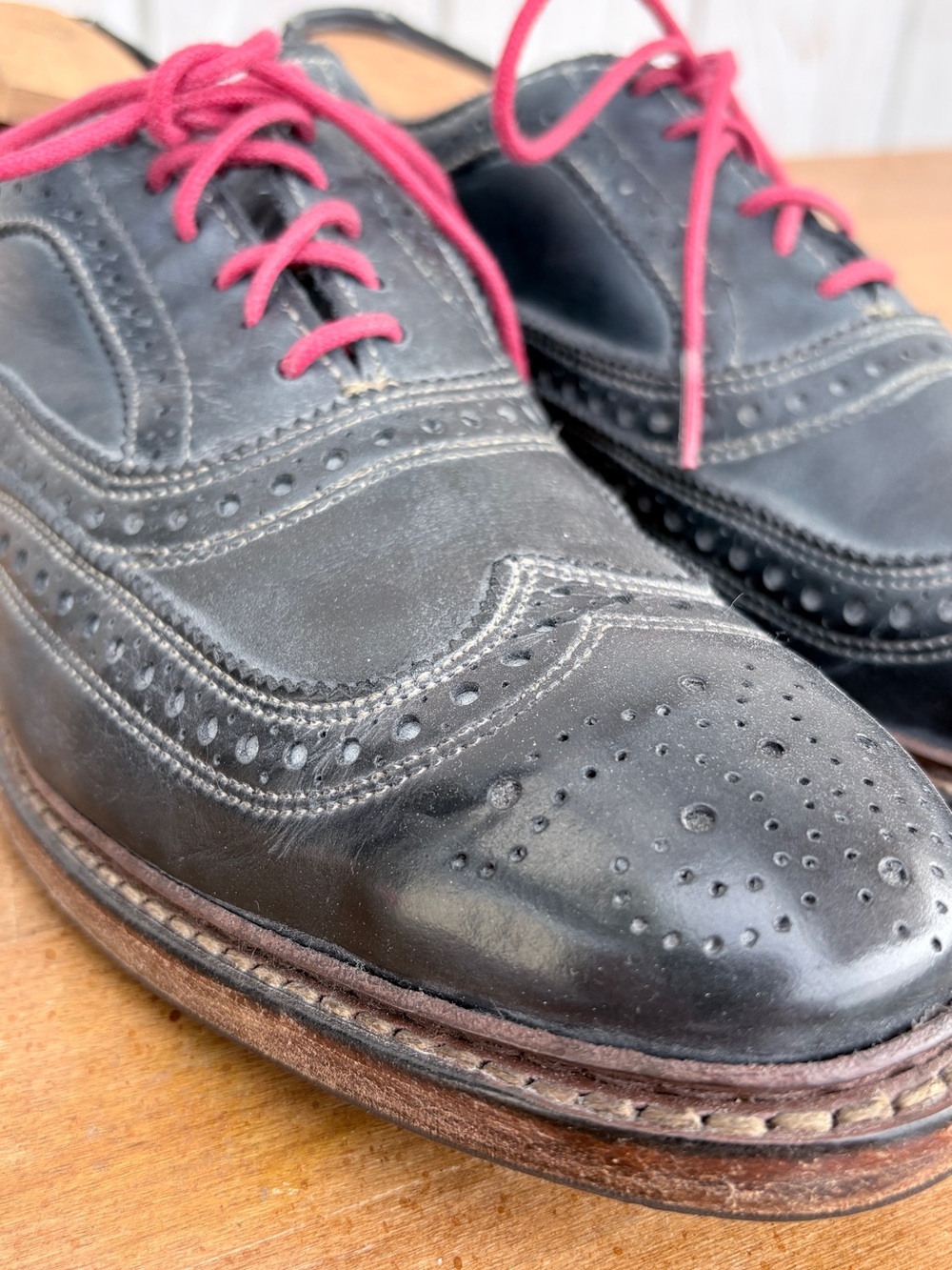 Allen Edmonds Navy Blue Leather Wingtip Brogues with Pink Laces